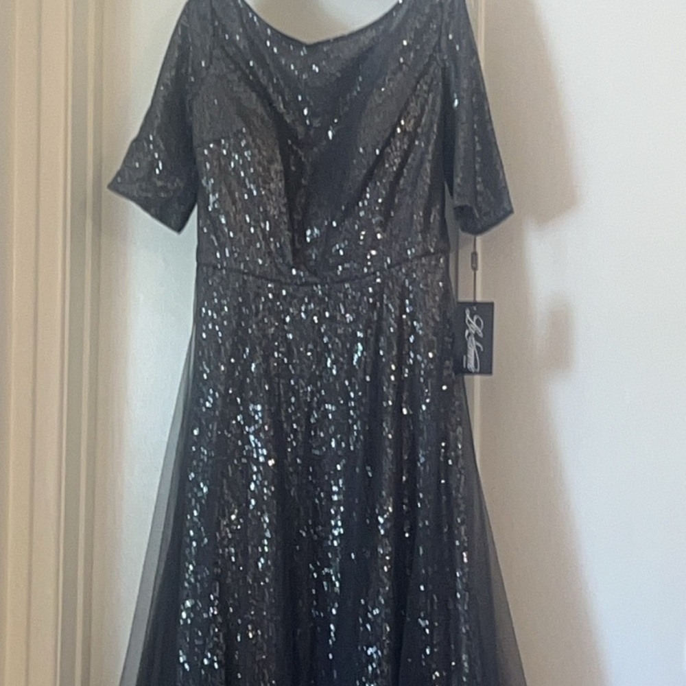 Le Femme Formal Evening Dress - Picture 15 of 16